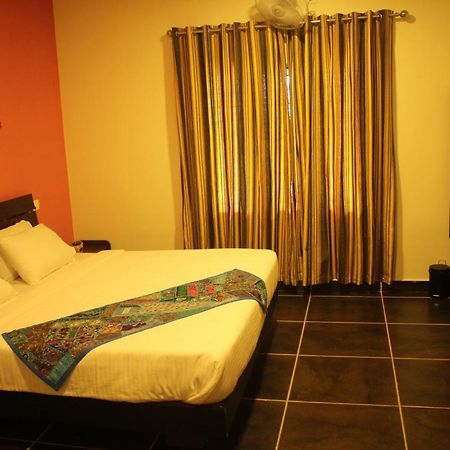 Rockville Hotel Sultan Bathery Esterno foto