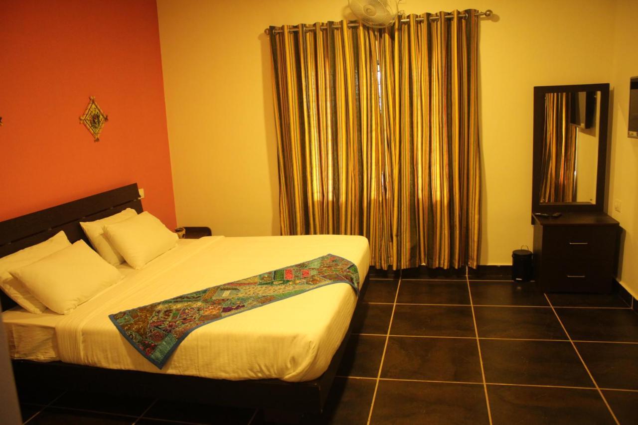 Rockville Hotel Sultan Bathery Esterno foto